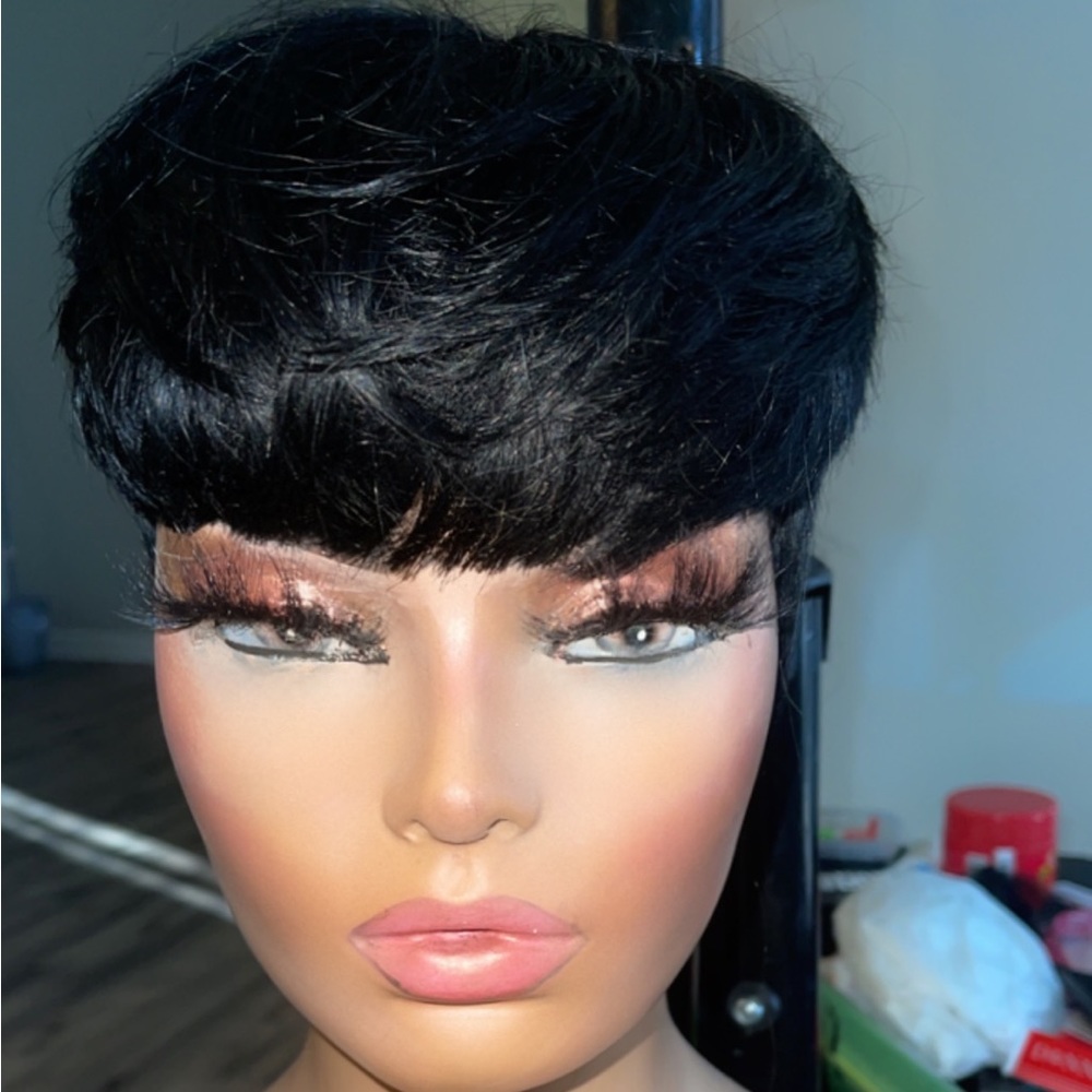 Short cut wig